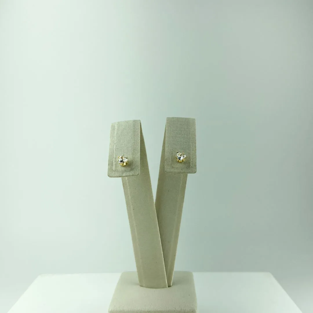 Brinco Ponto de Luz Design de Coração em Zircônia Folheado a Ouro 18k