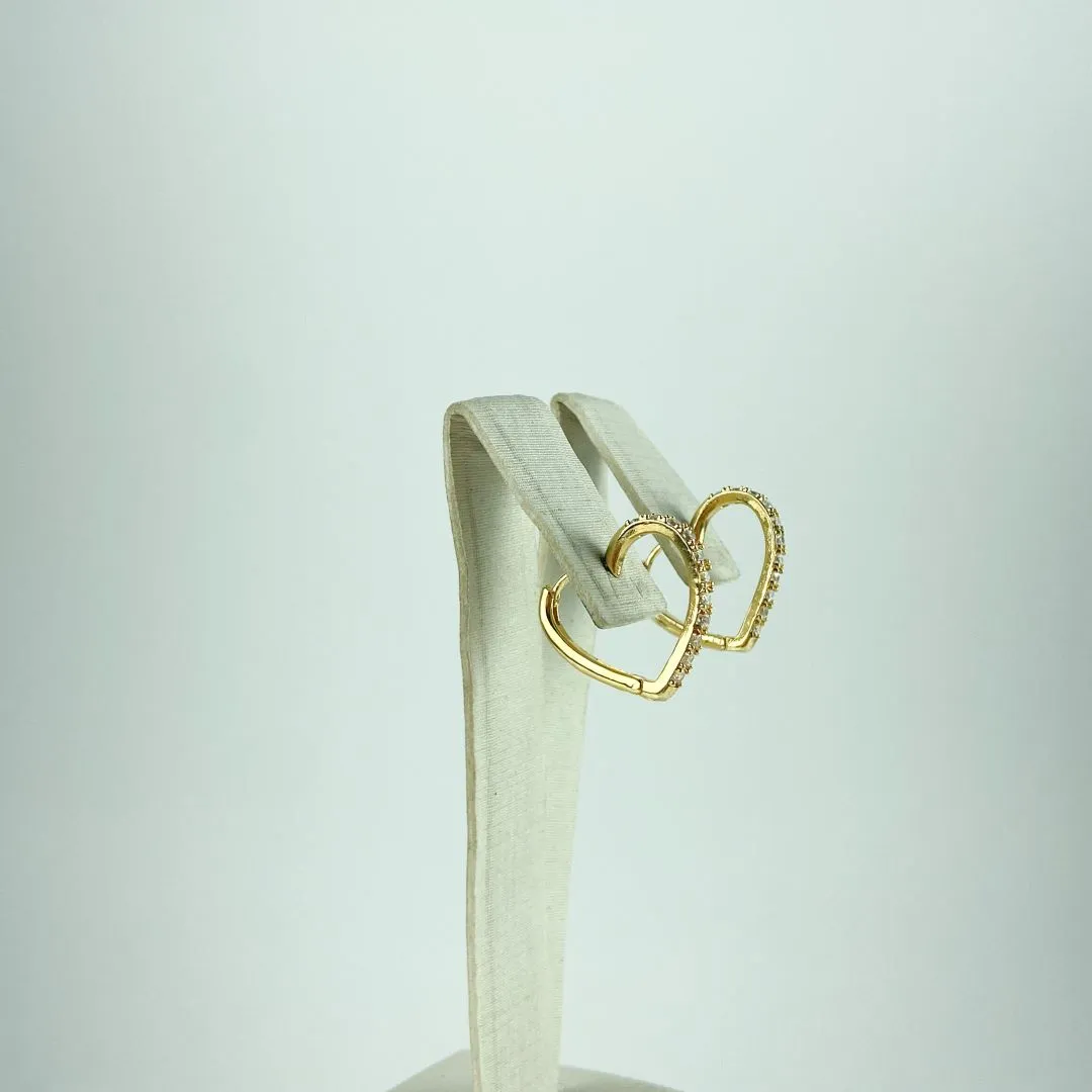 Brinco Argola Design Coração com Zircônias Folheado a Ouro 18k