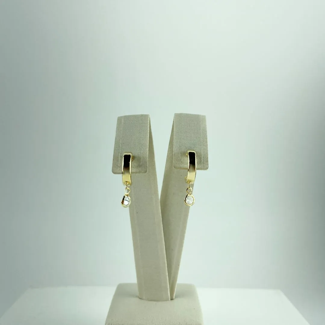 Brinco Argolinha Lisa com Pingente de Zircônia Folheado a Ouro 18k