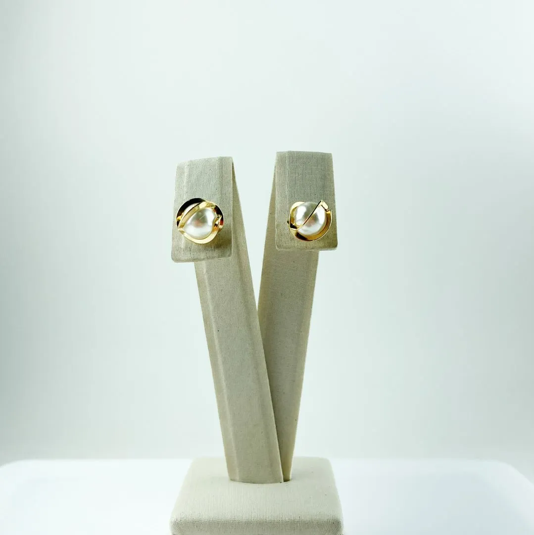 Brinco Pérola com Filetes Sobrepostos Folheado a Ouro 18k