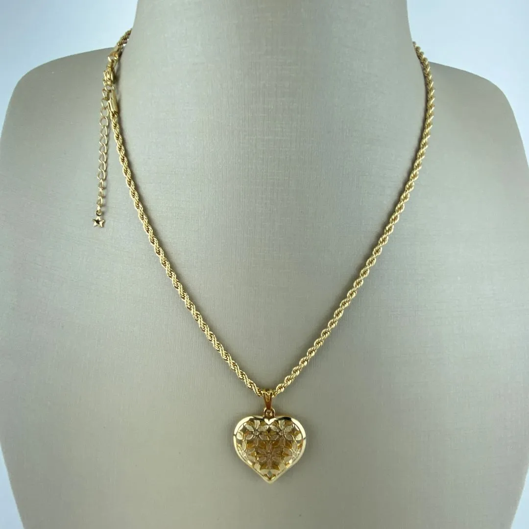 Colar Cordão Baiano com Pingente Design Coração Vazado com Flores Folheado a ouro 18k