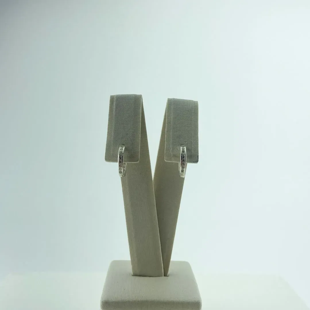 Brinco Argolinha Cravejadas de Zircônias Folheado a Ouro 18k
