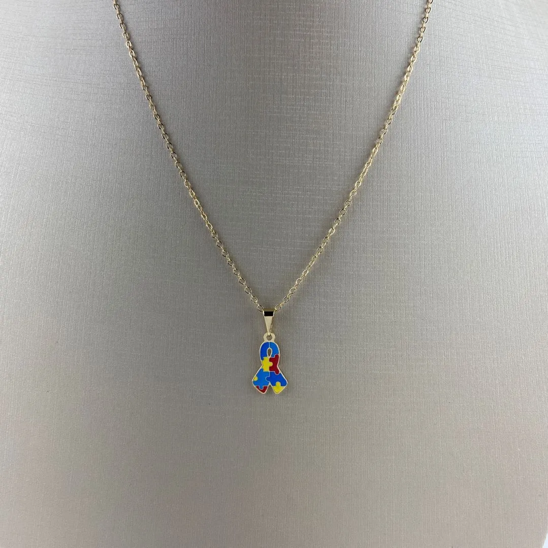 Colar com Pingente Laço Símbolo Autismo Folheado a Ouro 18k