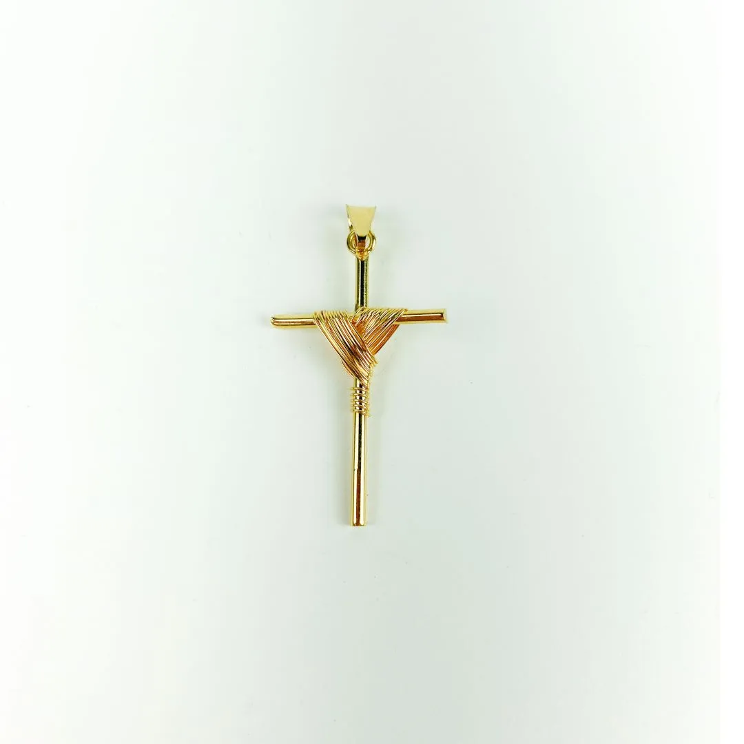 Pingente Crucifixo com Manto Folheado a Ouro 18k