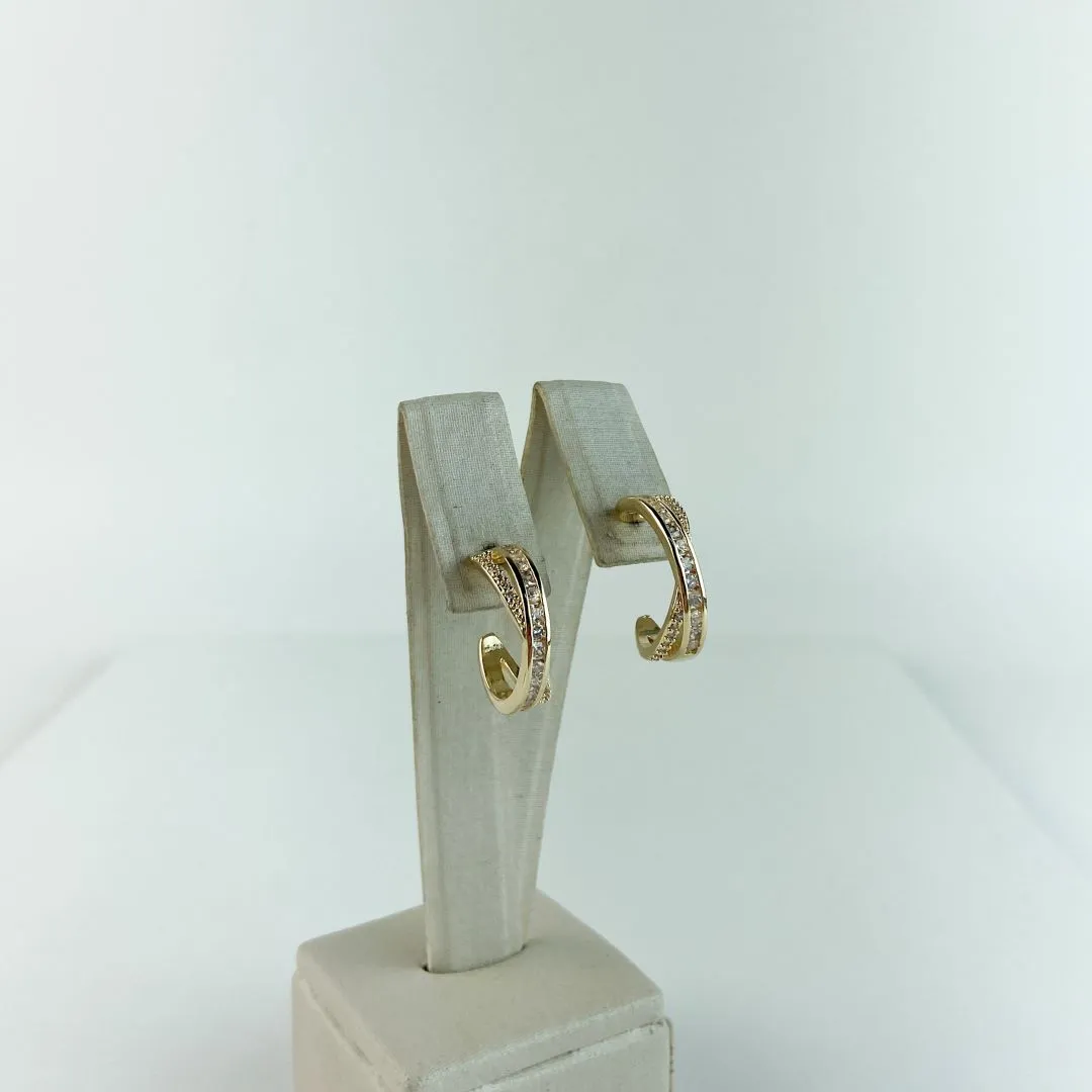 Brinco Argola Entrelaçado Cravejado em Zircônias Folheado a Ouro 18 K