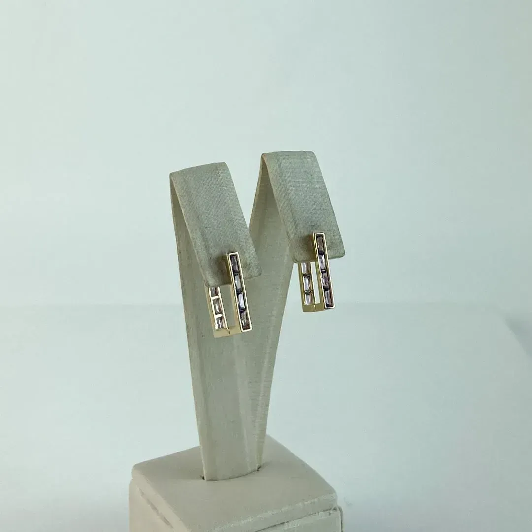 Brinco Argola Retangular em Zircônia Lilás Folheado a Ouro 18 K