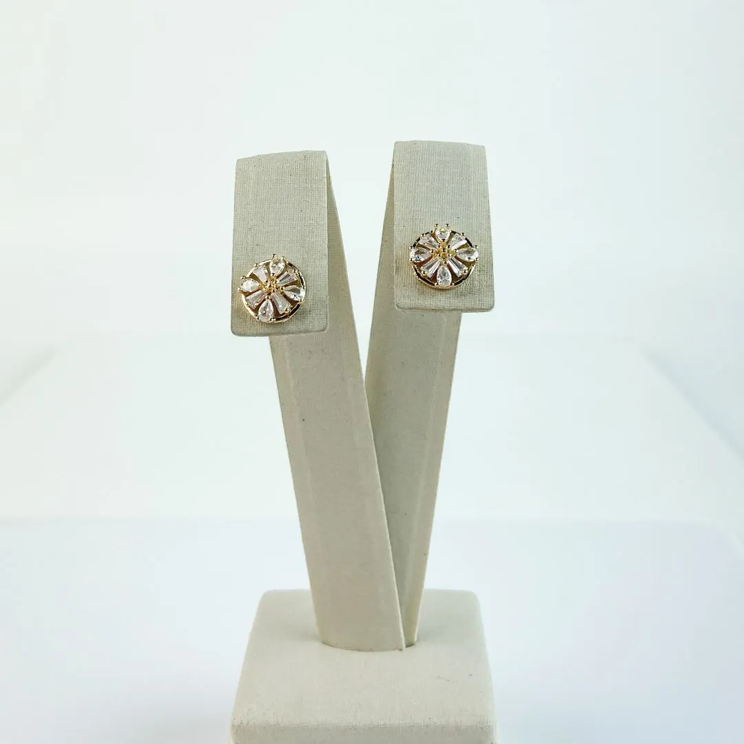 Brinco Ponto de Luz Design de Flor Folheado a Ouro 18 K