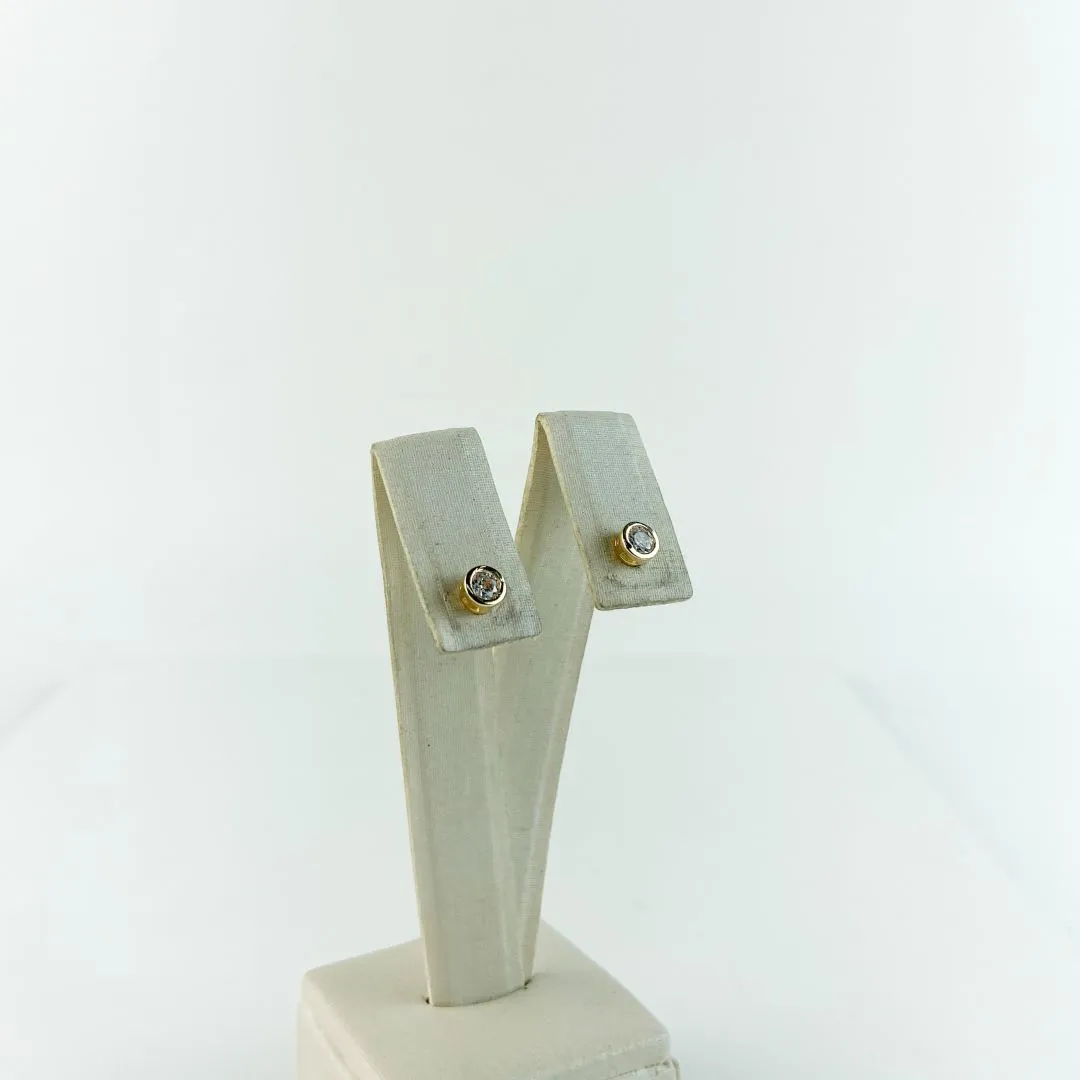 Brinco Ponto de Luz Folheado a Ouro 18 K
