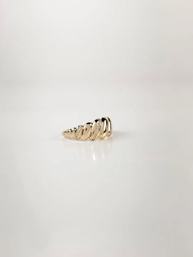 Anel Croissant em Zircônias Folheado a OUro 18k