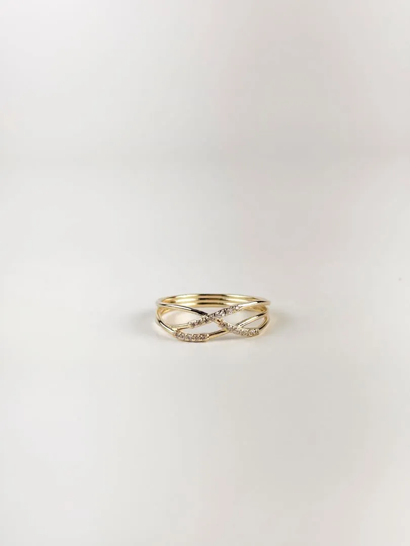 Anel Entrelaçado em Zircônias Folheado a OUro 18k