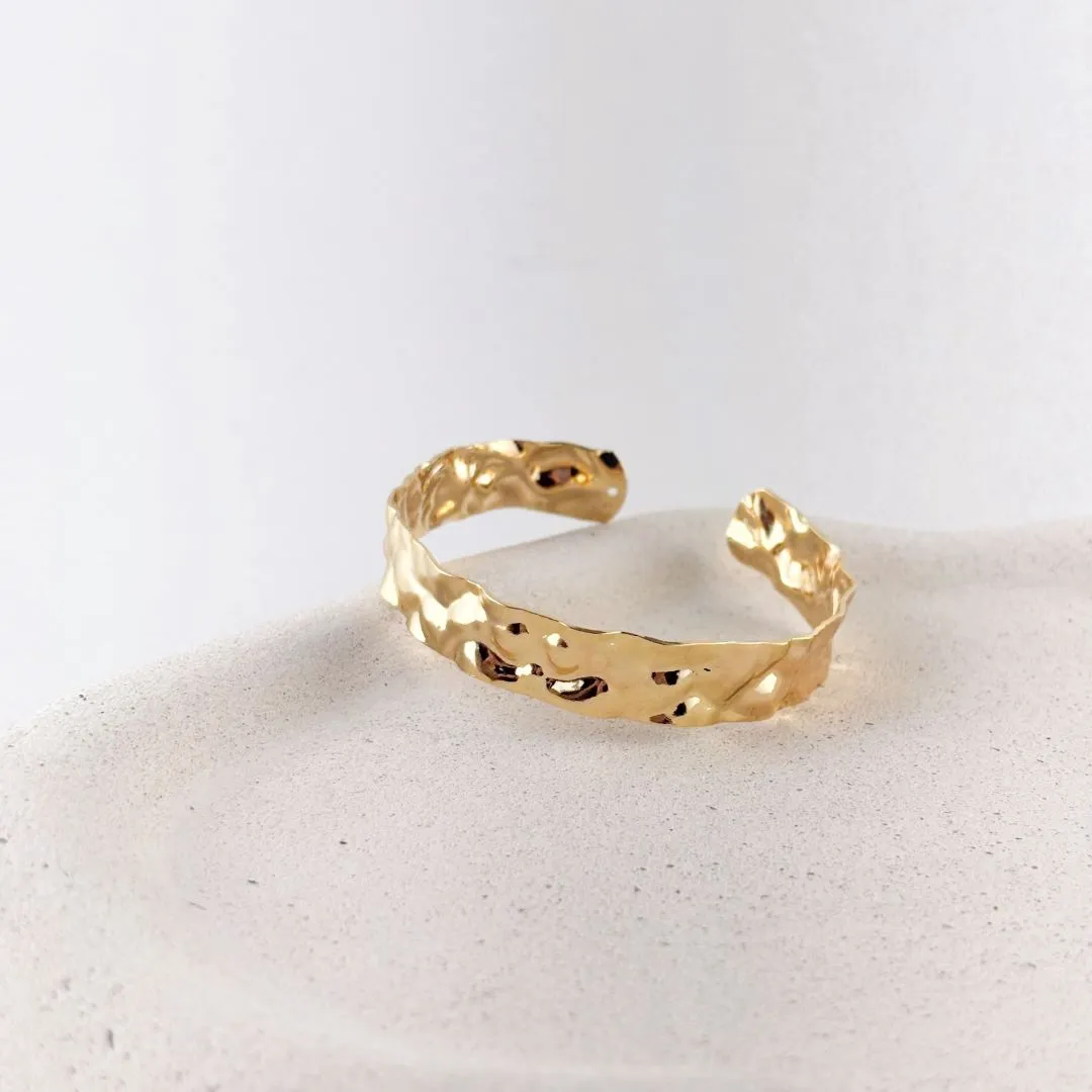 Bracelete Com Coração Cravejado em Zircônias Folheado a Ouro 18k