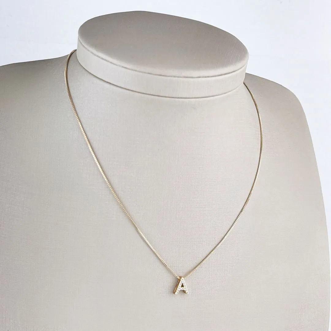 Colar Veneziana com Pingente de Letra A Cravejada de Zircônias Folheado a Ouro 18k