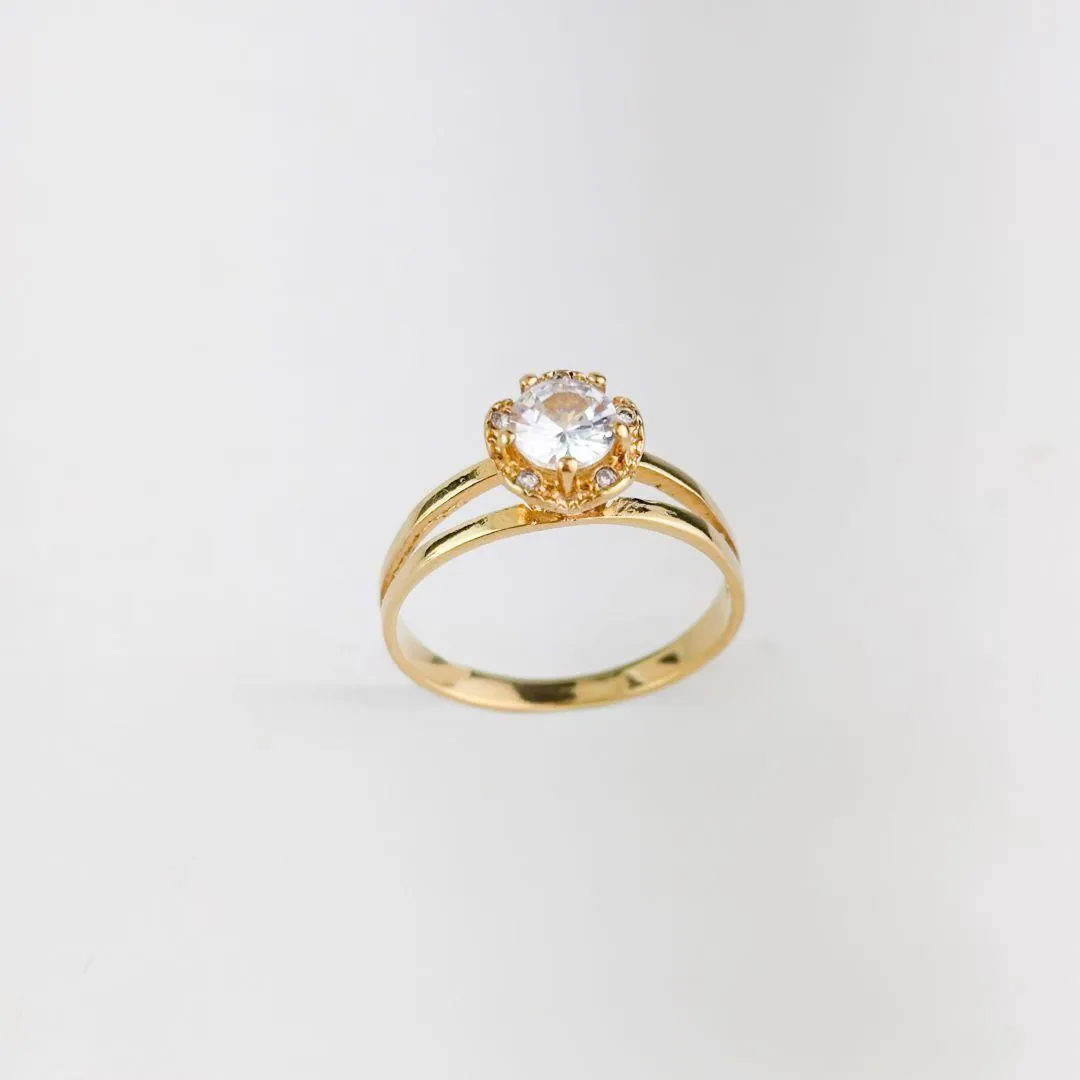 Anel em Zircônia com Microzircônias Folheado a ouro 18k