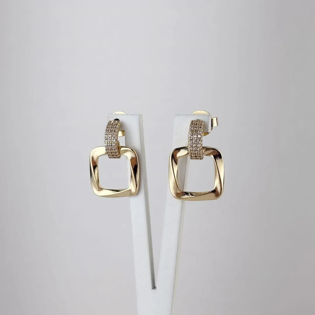 Brinco Pingente Orgânico Cravejado em Zircônias Folheado a Ouro 18k