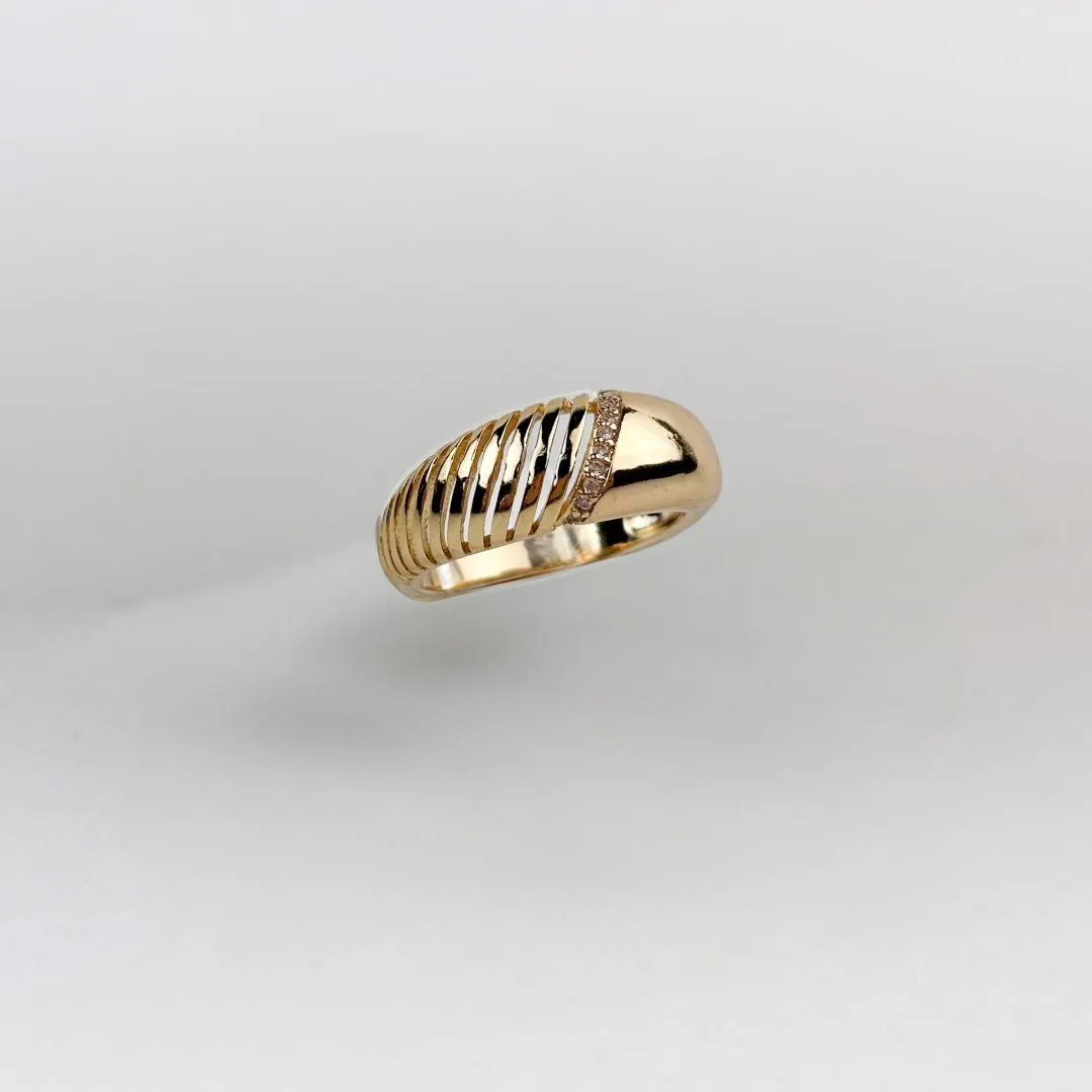 Anel Onda de Ouro Cravejado em Zircônias Folheado a Ouro 18k