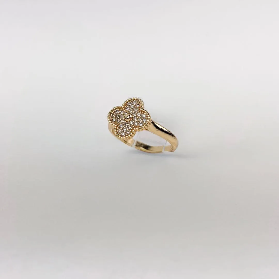 Anel Trevo Cravejado em Zircônias Folheado a Ouro 18k