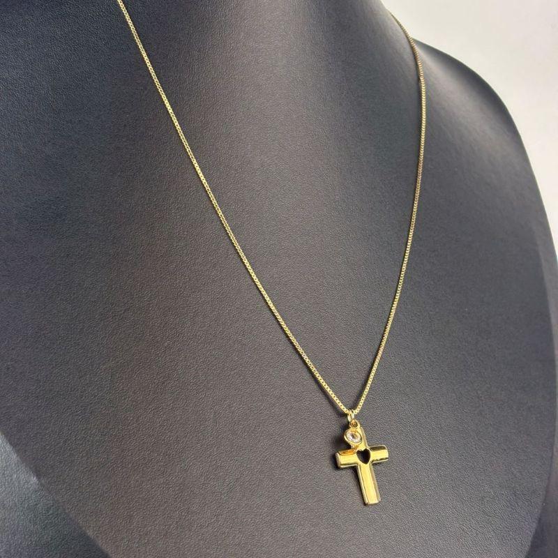 Colar Pingente de Cruz com Ponto de Luz em Zircônias Folheado a Ouro 18k