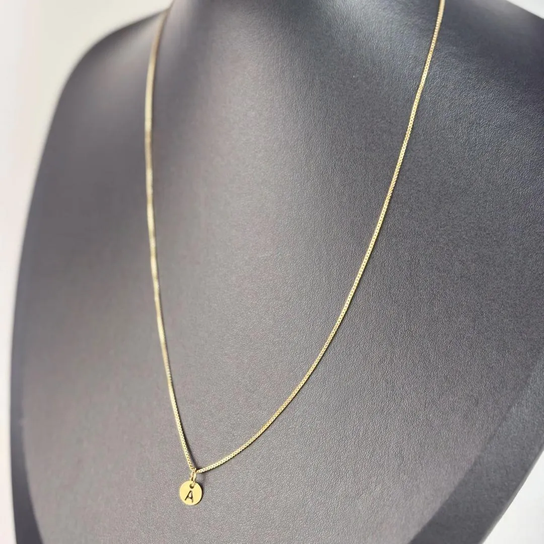 Colar Traço de Sol Letra A Folheado a Ouro 18k