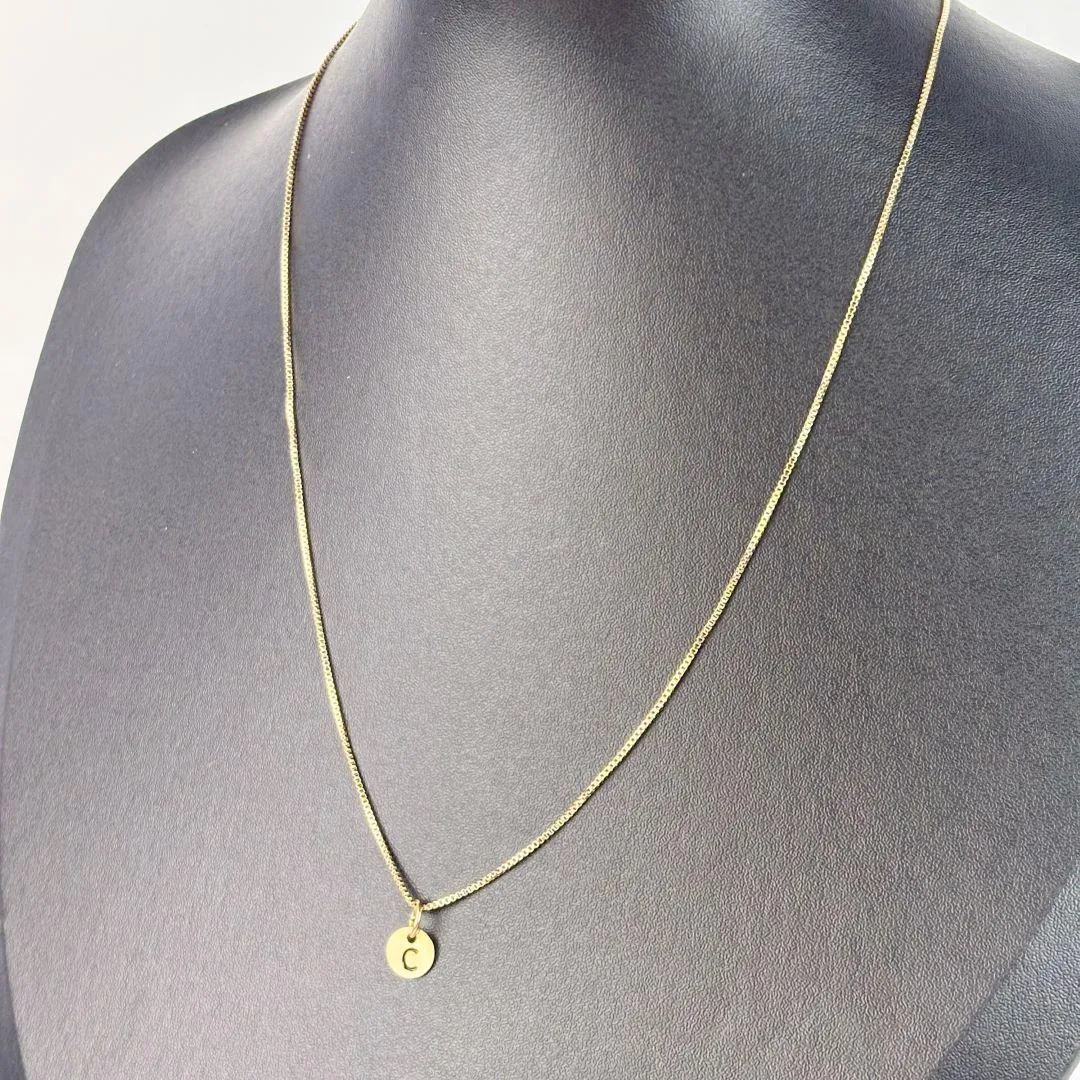 Colar Traço de Sol Letra C Folheado a Ouro 18k