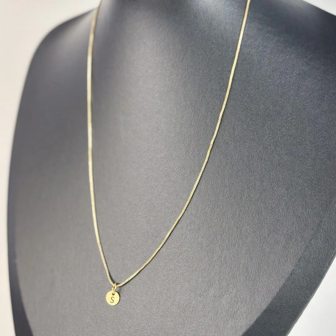 Colar Traço de Sol Letra S Folheado a Ouro 18k