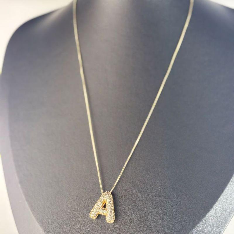 Colar Veneziana com Pingente de Letra A Cravejada de Zircônias Folheado a Ouro 18k