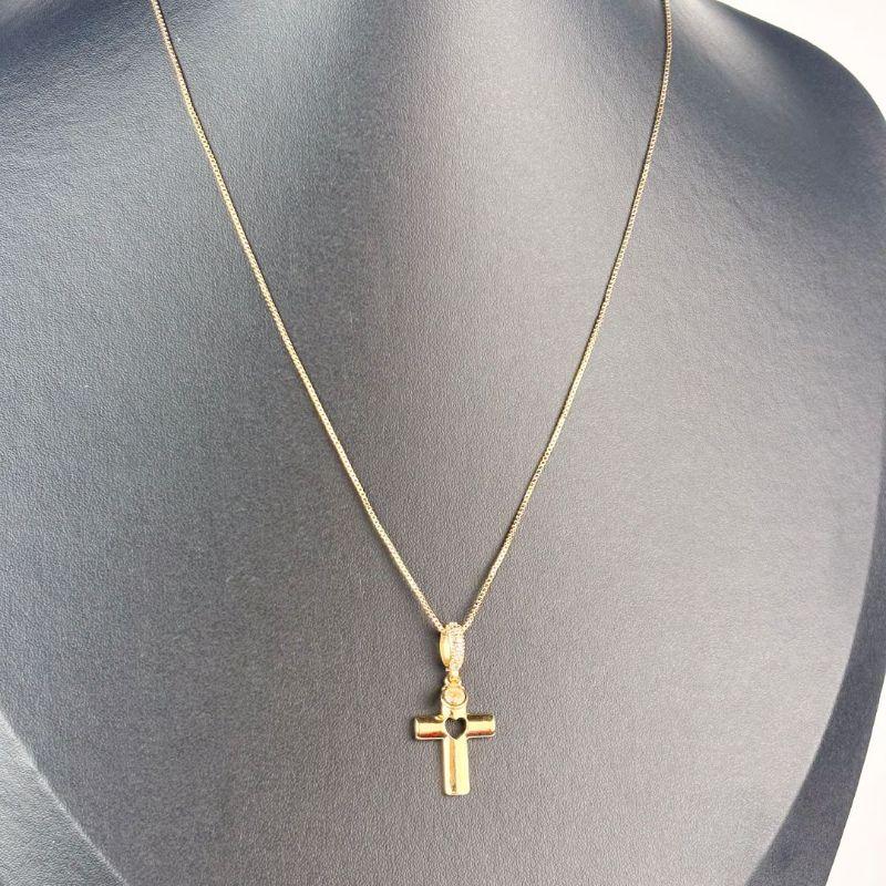 Colar Pingente de Cruz com Ponto de Luz em Zircônias Folheado a Ouro 18k