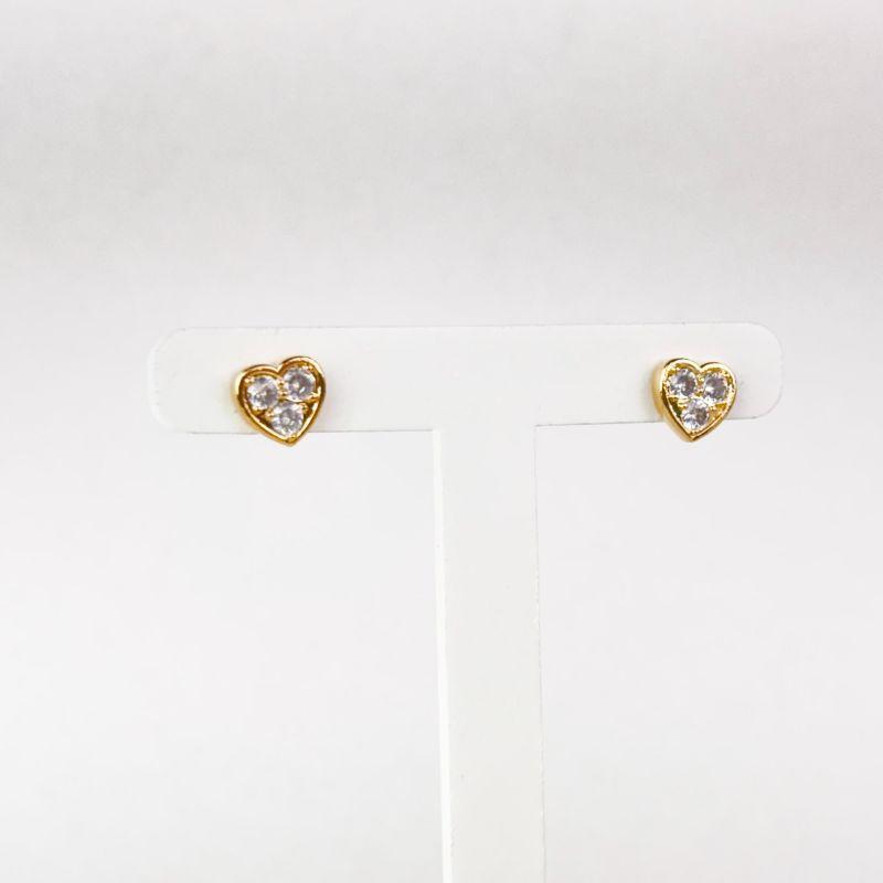 Brinco de Coração Pontos de Luz Triplos em Zirconias Folheado a Ouro 18k