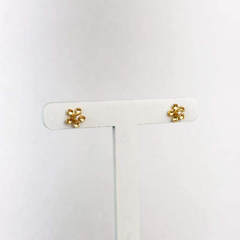 Brinco Flor Delicada Ponto de Luz em Zircônias Folheado a Ouro 18k
