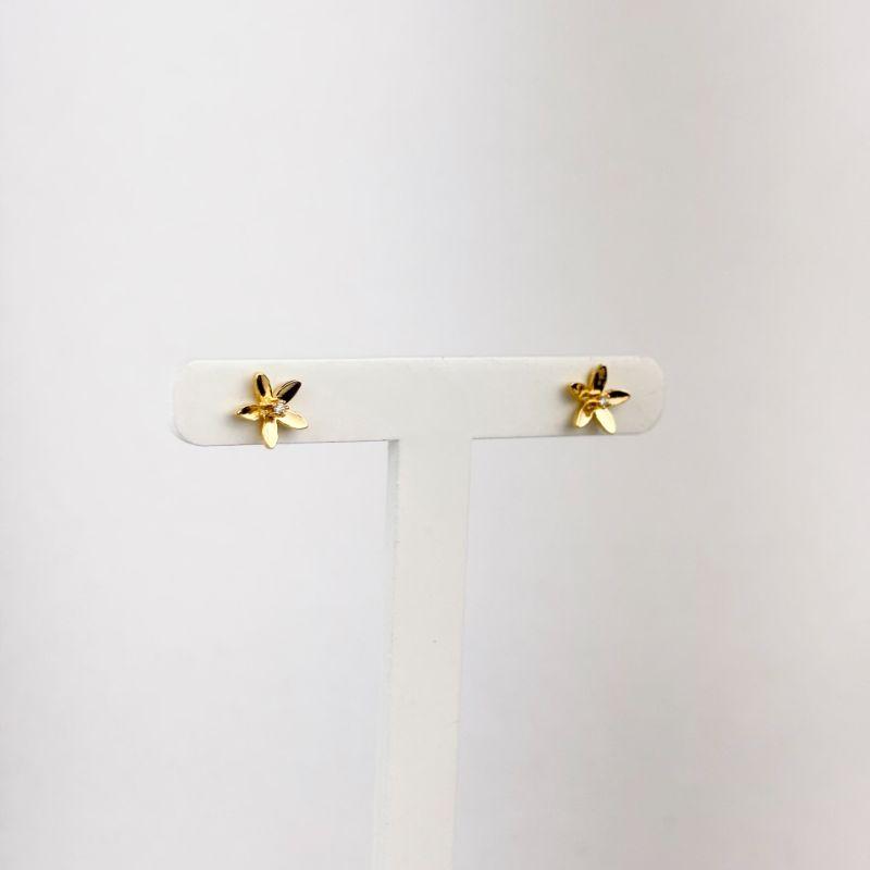 Brinco Flor Margarida Ponto de Luz em Zircônias Folheado a Ouro 18k